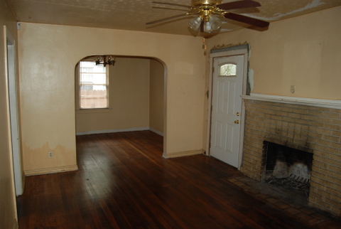 Living room w/fireplace
